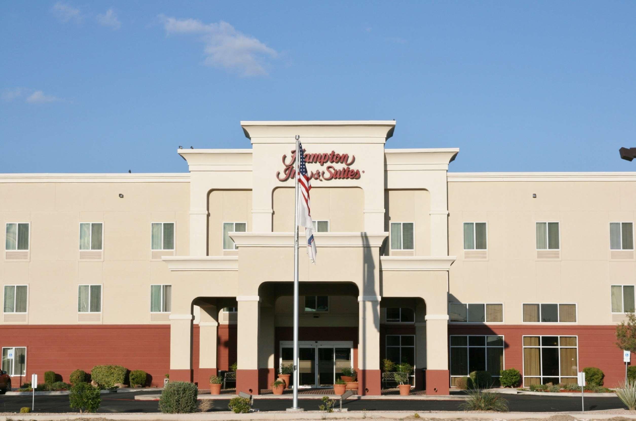 Hampton Inn & Suites Хобс Екстериор снимка