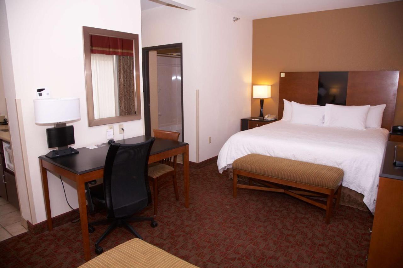 Hampton Inn & Suites Хобс Екстериор снимка