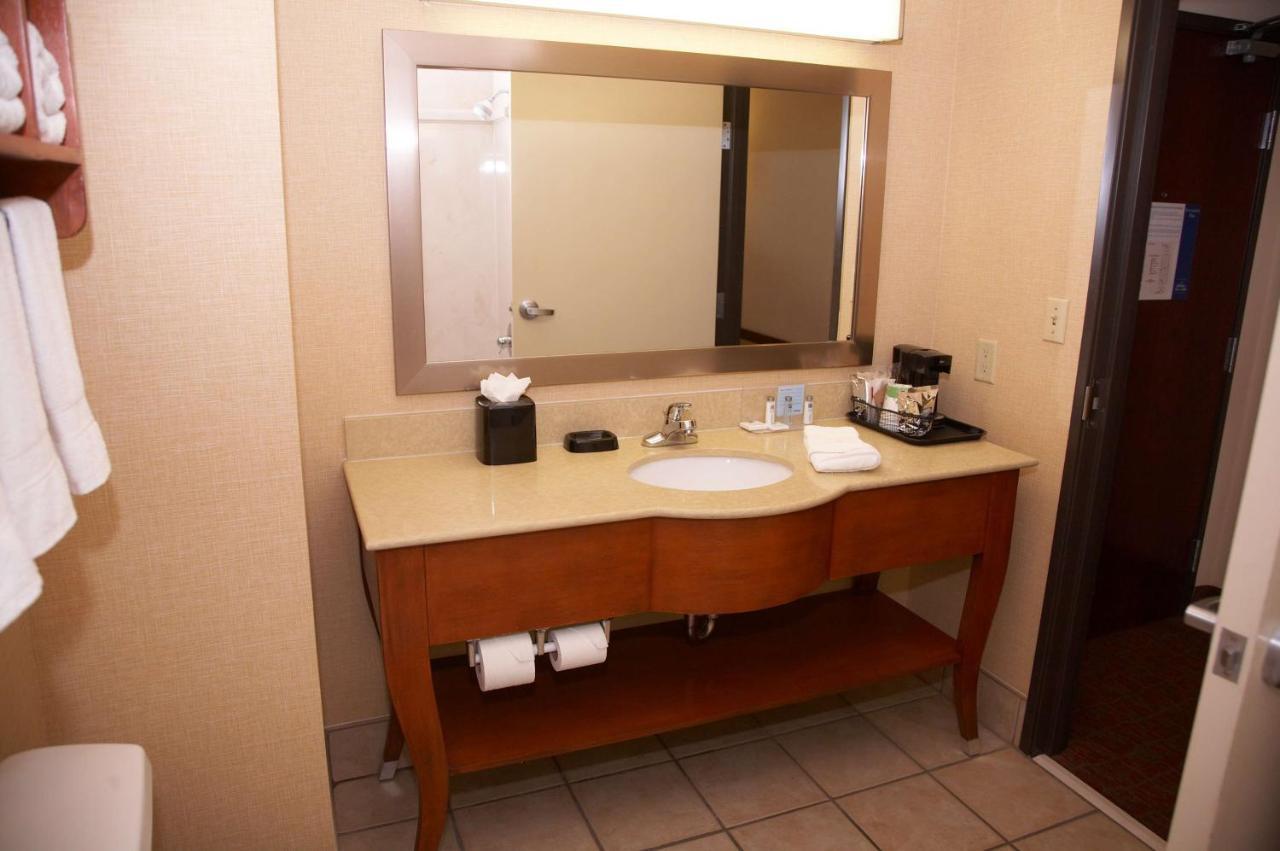 Hampton Inn & Suites Хобс Екстериор снимка