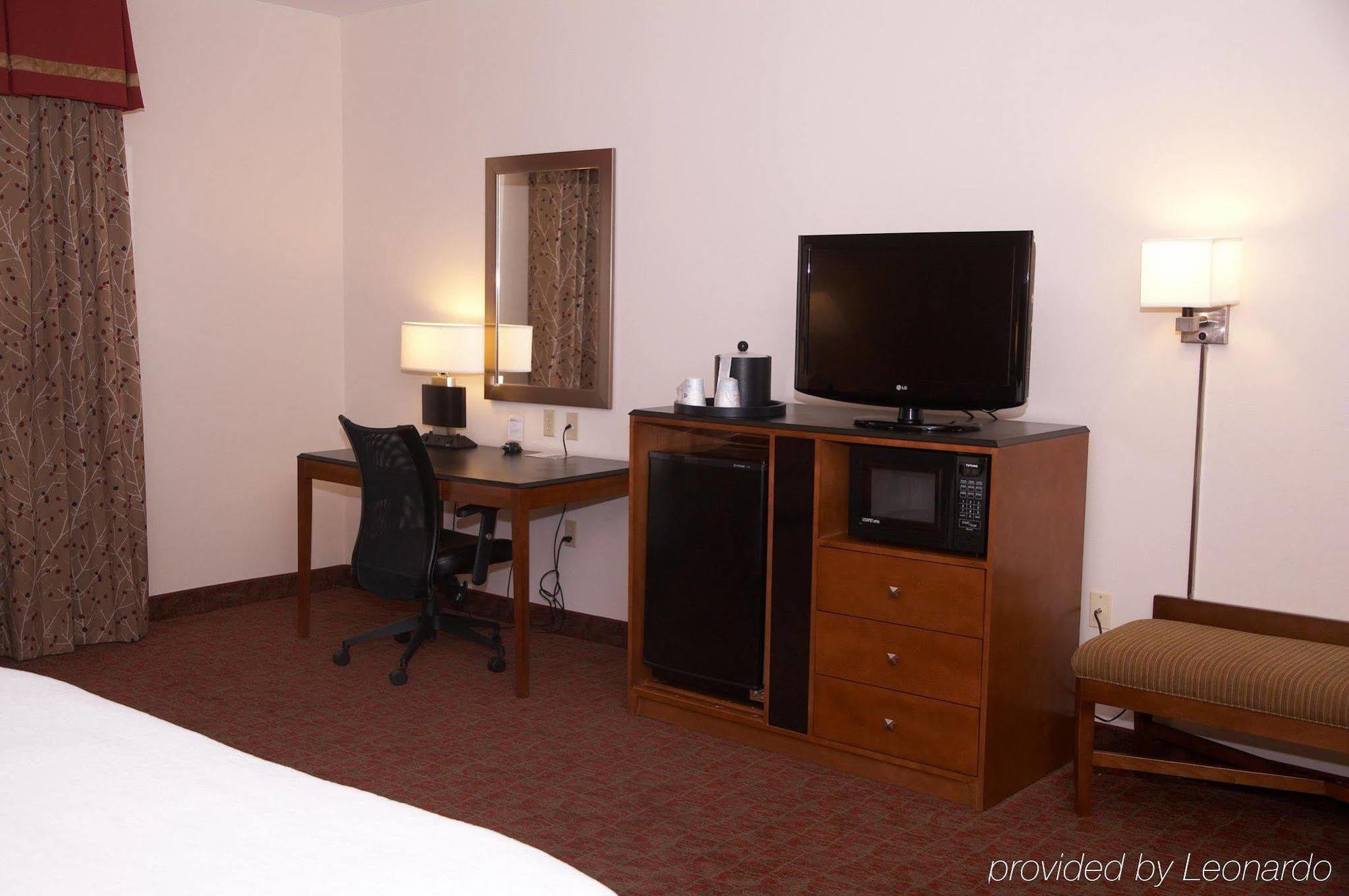Hampton Inn & Suites Хобс Екстериор снимка